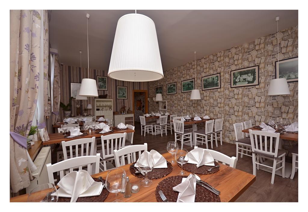 Restaurace Stara Lipa Hotel Ceska Lipa Ngoại thất bức ảnh